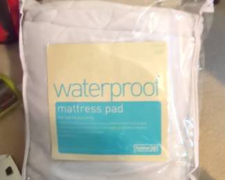 HomeGoods Waterproof Mattress Pad Full Size
