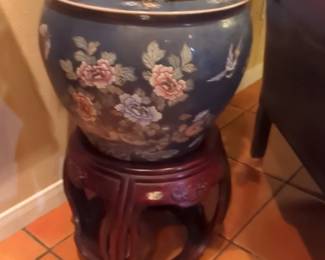 Chinese Export Porcelain Planter with Wooden Stand second image