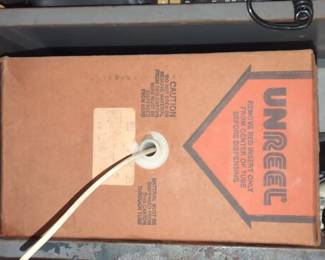 Unreel Dispensing Carton with Wire