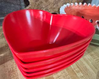 Red Plastic HeartShaped Bowls Set