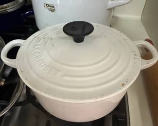 Le Creuset Cast Iron Round Dutch Oven, White