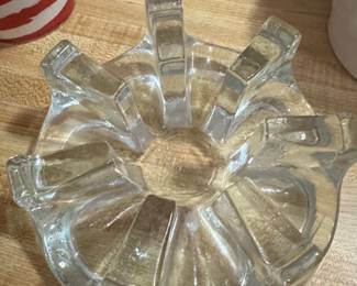 Chantal . Quart Enameled Steel Saucepan with Glass Lid third image