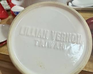 Lillian Vernon Pear Covered Dish third image