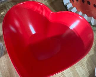 Red Plastic HeartShaped Bowls Set second image