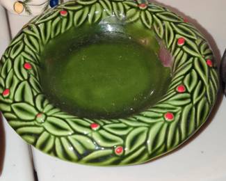 Pier Imports Wreath Berry Ceramic Bowl