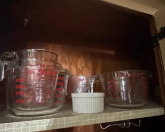 Pyrex Glass Measuring Cups Set
