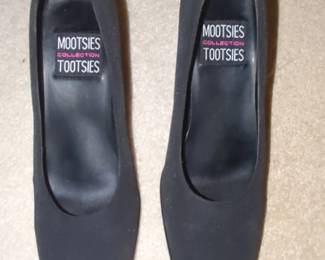 Mootsies Tootsies Black Suede Pumps