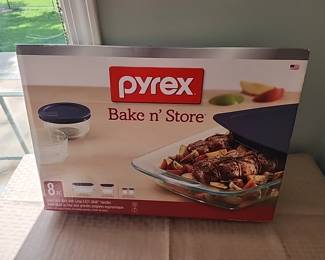 Pyrex bake and serve set of 8