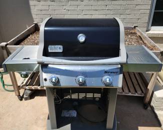 Weber grill, no propane bottle