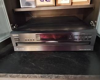 Onkyo 6 disk player DX-C390