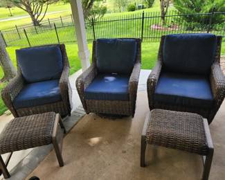 Hampton Hampton Bay Patio swivel and Rocker chairs