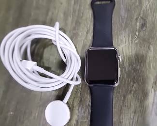 Apple Watch (1st gen) 42 mm with charger cord