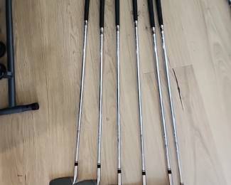 Wilson Staff Tapertech set of 6 golf clubs