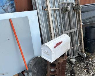 Pecan trapper/engine block mailbox