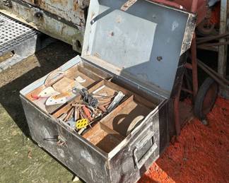 Metal tool box