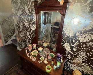 Gorgeous entry way Cabinet and mirror