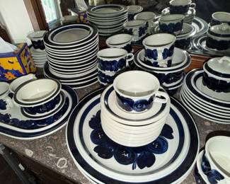 Huge collection of Arabia of Finland Anemone pattern, 3 pieces have chips