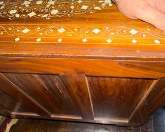 ooh pretty inlaid Mother of Pearl Chest