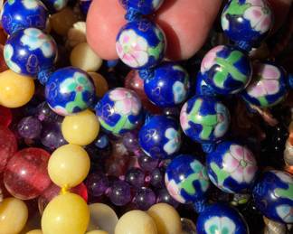 interesting hand knotted yellow beads bakelite??