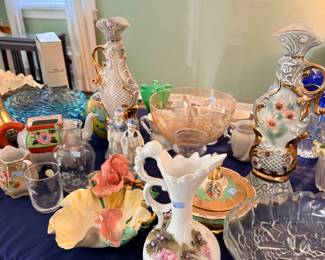 Table of porcelain and glass collectibles