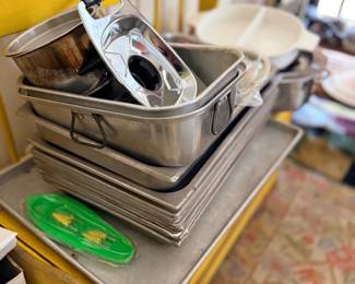 Stainless steel roasting pans and bakeware