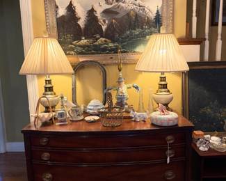 Mahogany bow-front dresser with pair of table lamps