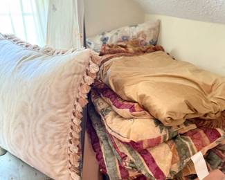 Comforters, bedding and pillows