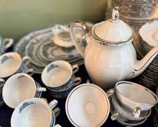 Porcelain teapot and teacup sets