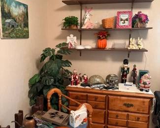 2nd bedroom table and dresser