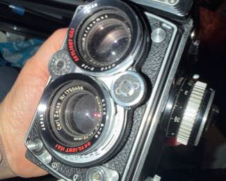 Rolleiflex 3.5F I think..  TLR Camera  (Google is my friend!)