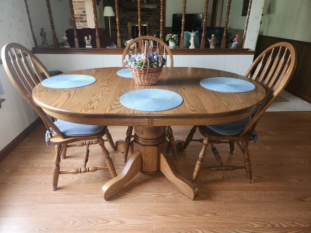Dining table and 4 chairs