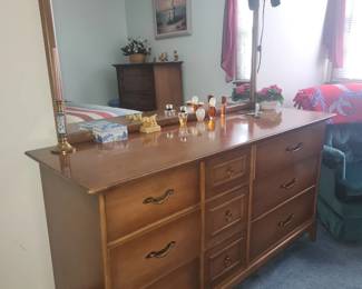Vintage Broyhill dresser with mirror