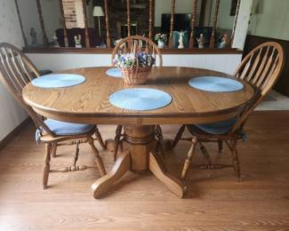 Dining table and 4 chairs