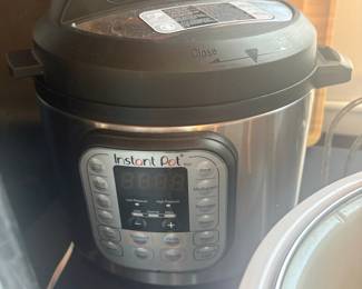 Instant Pot Duo 7-in-1 Electric Pressure Cooker, 6 Quart