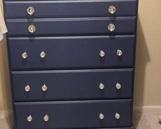 Vintage chest of drawers with crystal style knobs