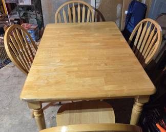 table with hidden leaf and 4 chairs