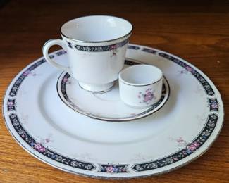 Noritake Tranquil Glen Dinnerware piece set
