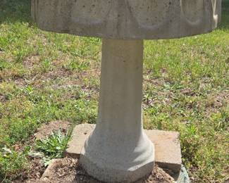 Scalloped Concrete Bird Bath third image