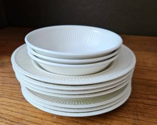 Creamware Dinnerware Set fourth image
