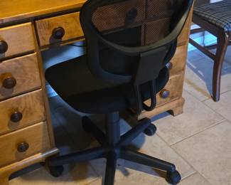 Armless Mesh Office Chair second image