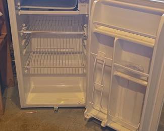 Compact Refrigerator second image