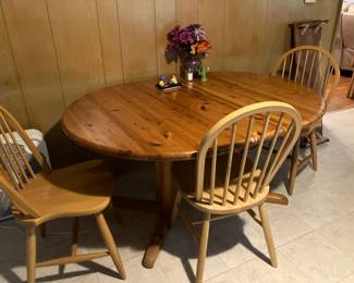 Solid pine table w one leaf