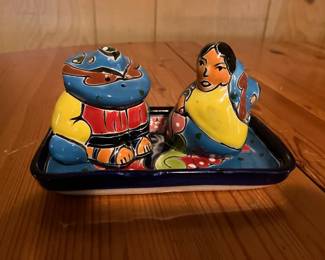 Mexico salt and pepper set on tray
