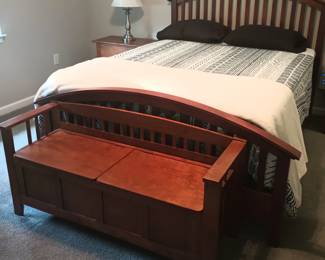 Kincaid queen bed