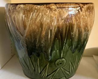 Roseville Planter