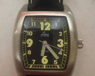 Need to know what time it is?  Here's the solution: a stylish analog watch.