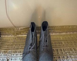 Dr. Scholl's Women's Grey Felt Wedge Ankle Boots