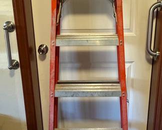 Werner 6-Foot Fiberglass Step Ladder, Type II, 300 lb. Duty Rating