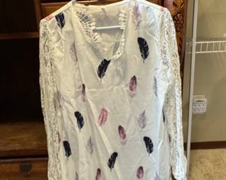 White Feather Print Blouse with Lace Sleeves and Neckline