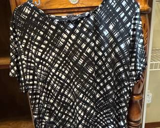East 5th Essentials Women's Black and White Abstract Print Top